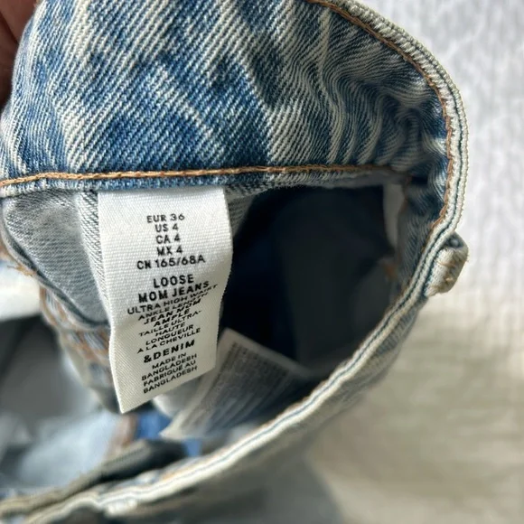 Mom jeans light wash - &denim - size 4 - Picture 4 of 4